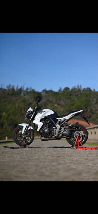 Honda cb 1000 r com muitos extras