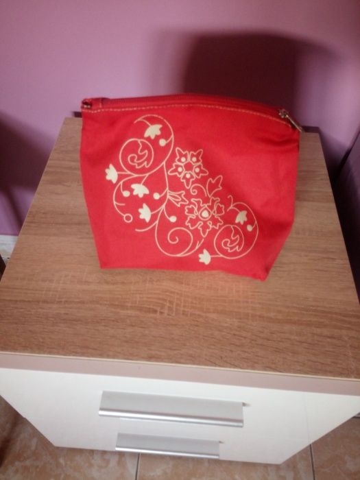 Bolsa de maquilhagem vermelha