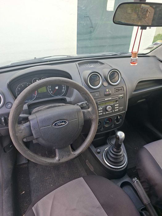 Ford Fiesta 1.2 a gasolina