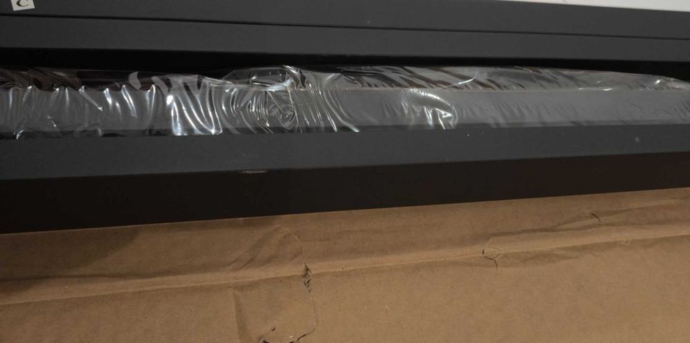 Stół jadalny 110x70x75cm z 2 ławkami każda 97x30x50cm USZKODZONY BLAT