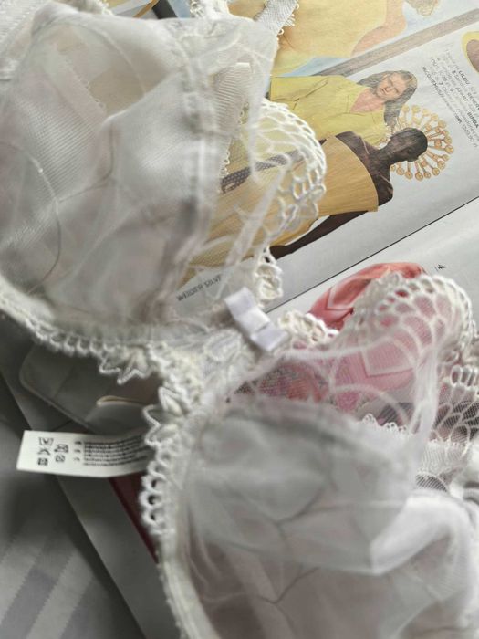 Viralowy koronkowy biustonosz biały damski miękki marki Chantelle rozmiar 75C