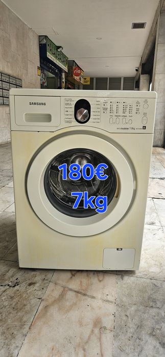 Máquinas de lavar roupa usadas, em bom estado e prontas a utilizar.