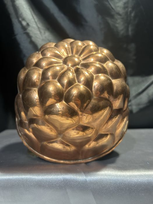 Miedziana Foremka na Babkę – Klasyczna, z Kółeczkiem do Zawieszenia