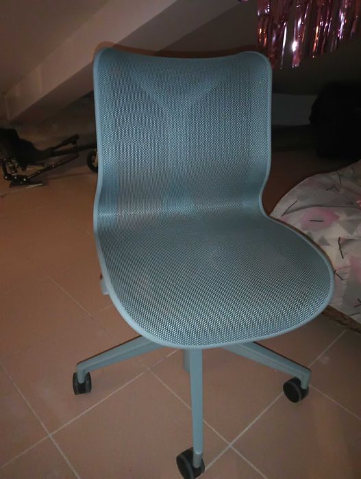 Cadeira Herman Miller, como nova.