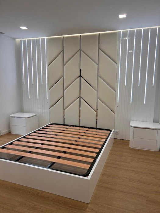 Cama alta tecto + 2 mesas de cabeceira - FABRICA - NOVO