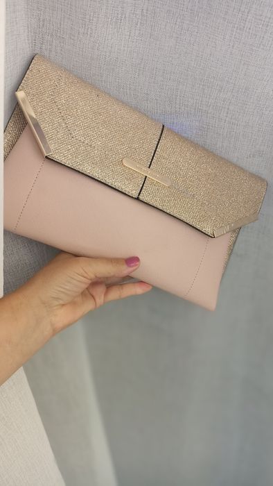 Клатч кольору пудра .