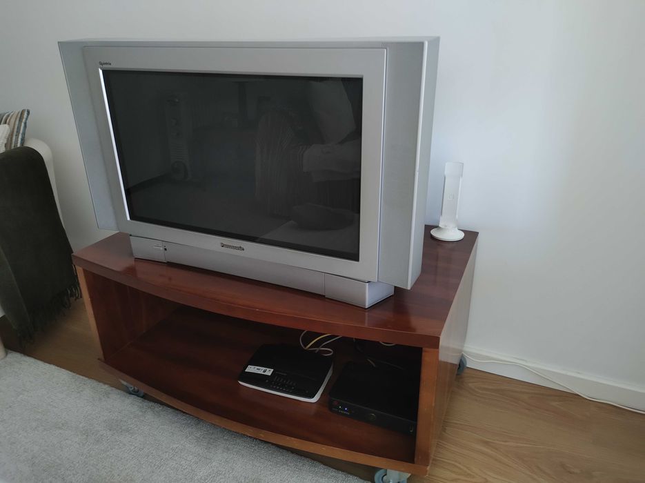 Móvel tv com rodas