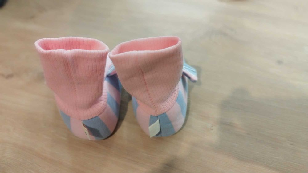 Mięciutkie skarpetkowo-buciki – ciepłe, antypoślizgowe i wygodne