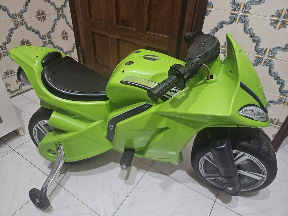 Moto elétrica infantil