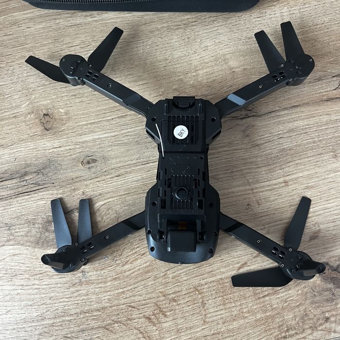 Дрон е99 з камерою