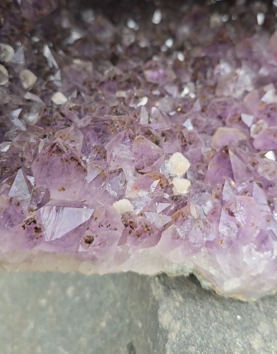 Geoda ametystu, naturalny minerał