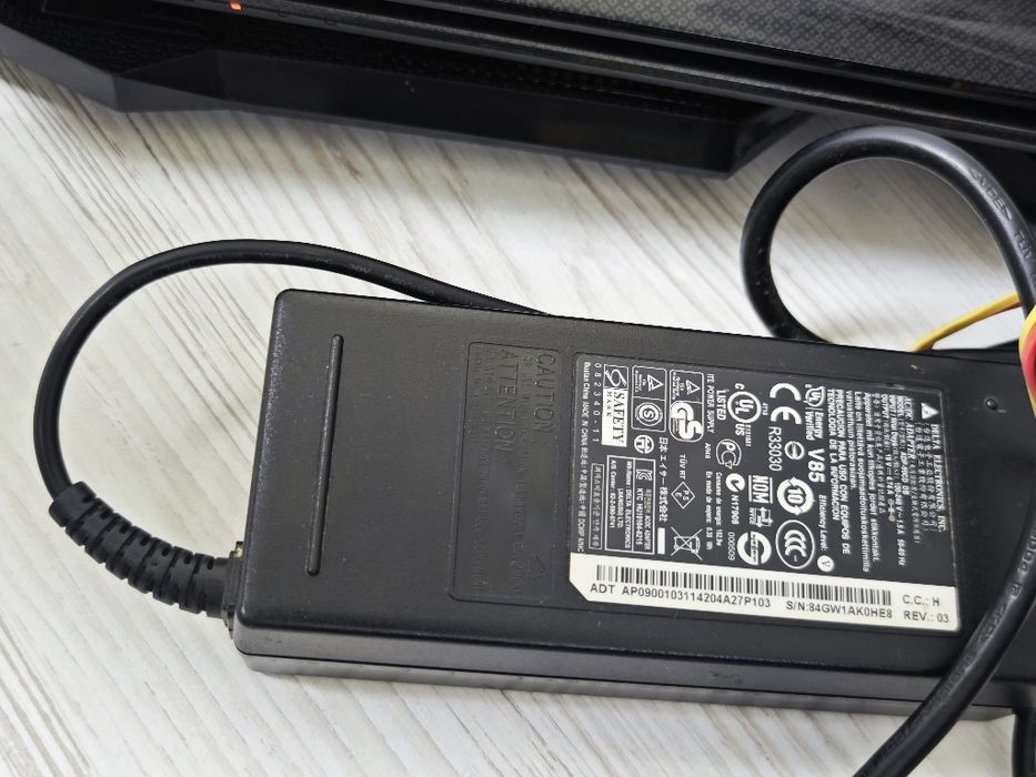 Ноутбук Packard Bell 15.6 на запчасти/под ремонт,подставка охлаждения, последний раз включался всё работало, сейчас почему-то не включается  странно