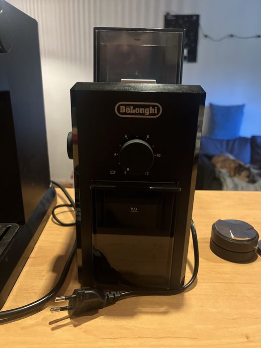 Młynek do kawy  Delonghi sprawny 100 %