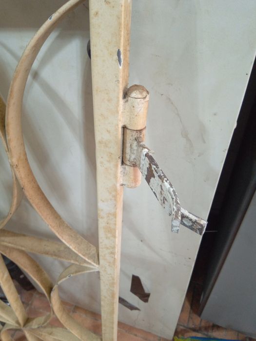 Grandes de janelas com fechadura