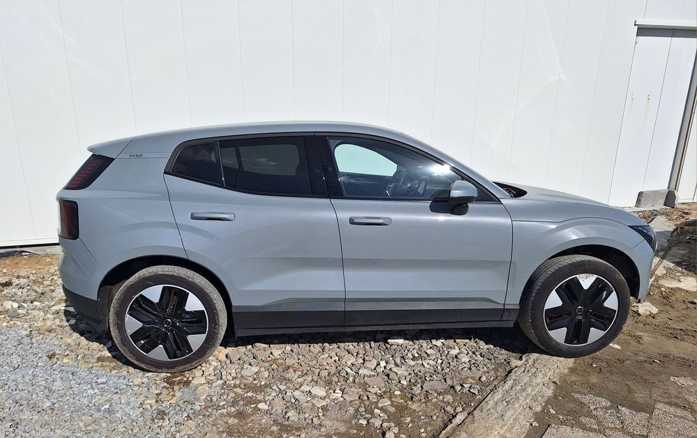 VOLVO EX30 sinistrado 2025