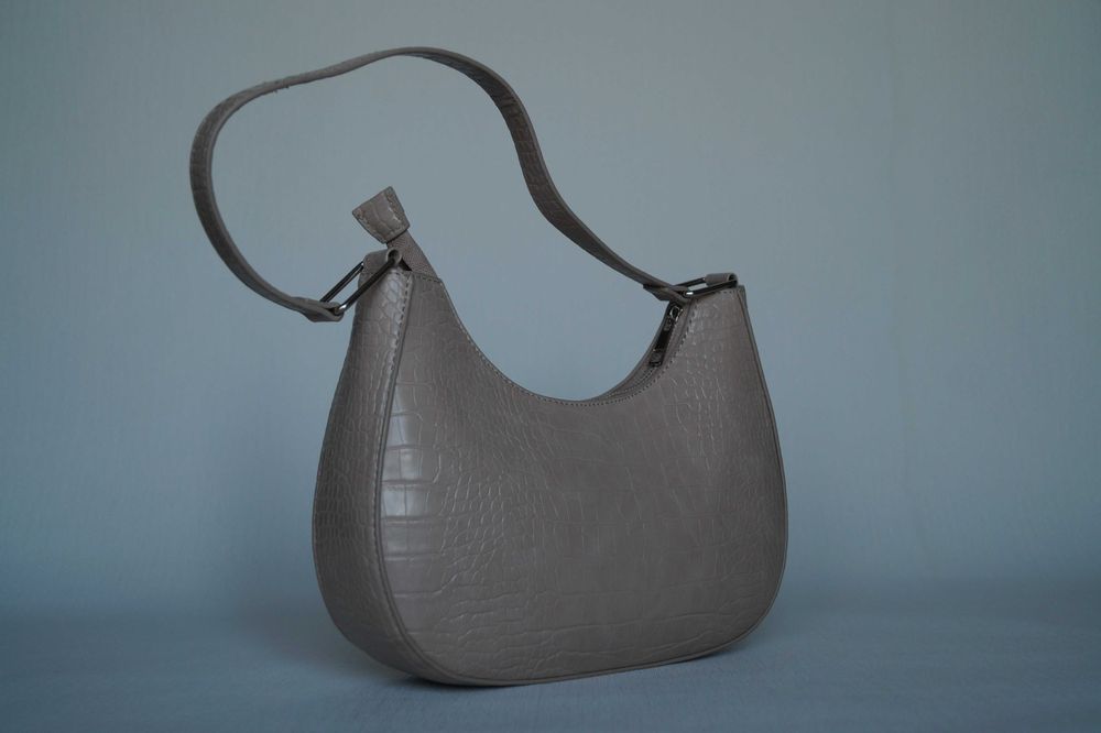 Жіноча бежева сумка на плече