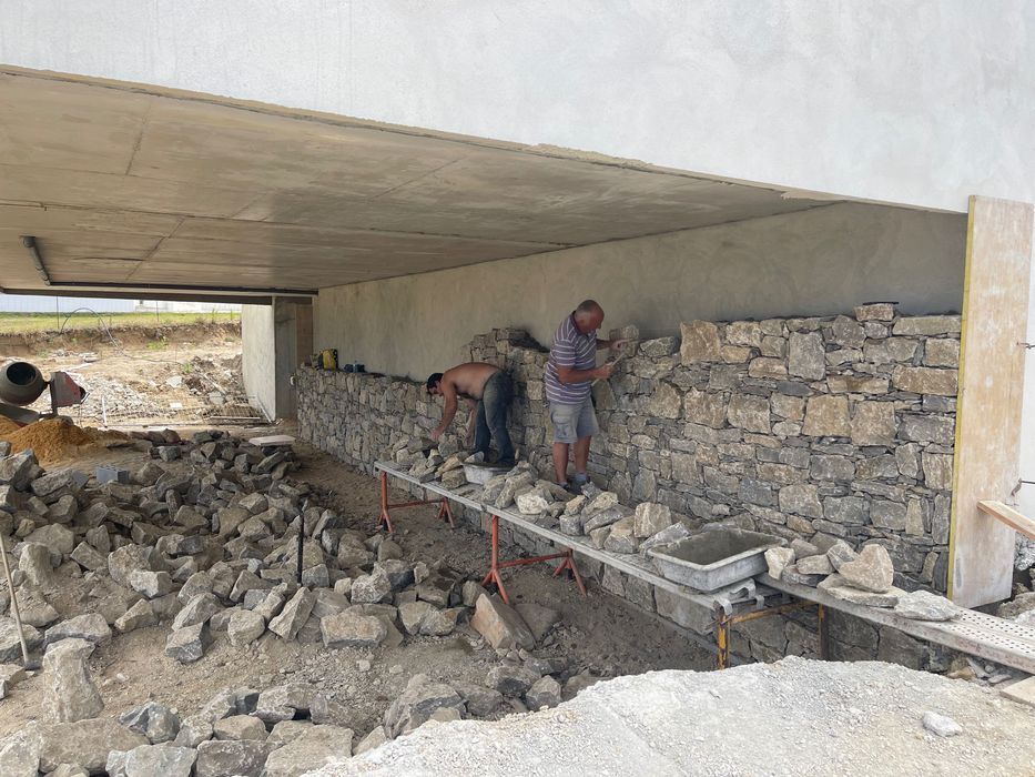 Construção de Muros em Pedra – Profissionais com Experiência