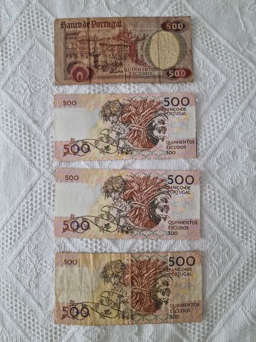 Várias notas de 500 escudos