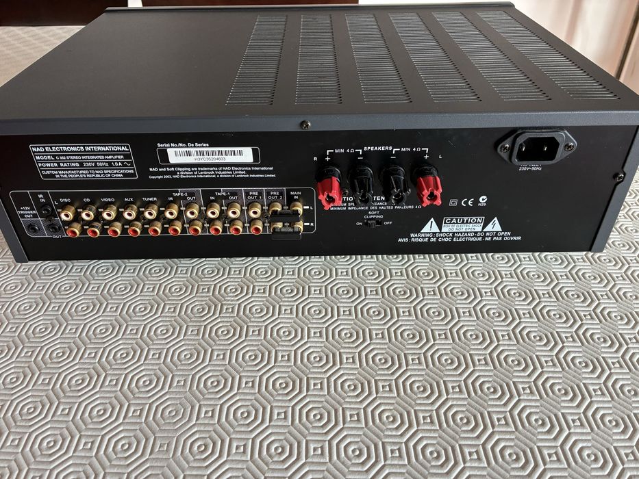 Amplificador integrado NAD C352
