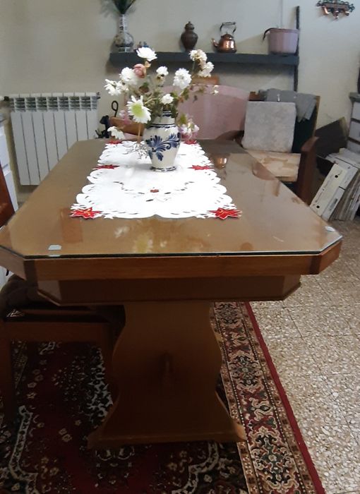 Mesa em madeira maciça e 6 cadeiras64398293347457121