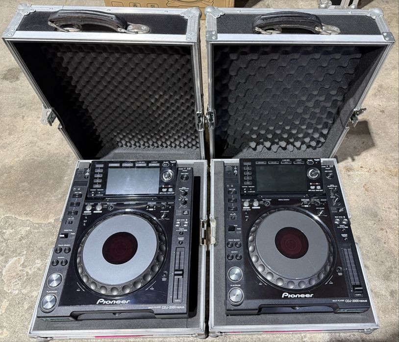 2x CDJ-2000NXS + 2x CASE SANTOSOM