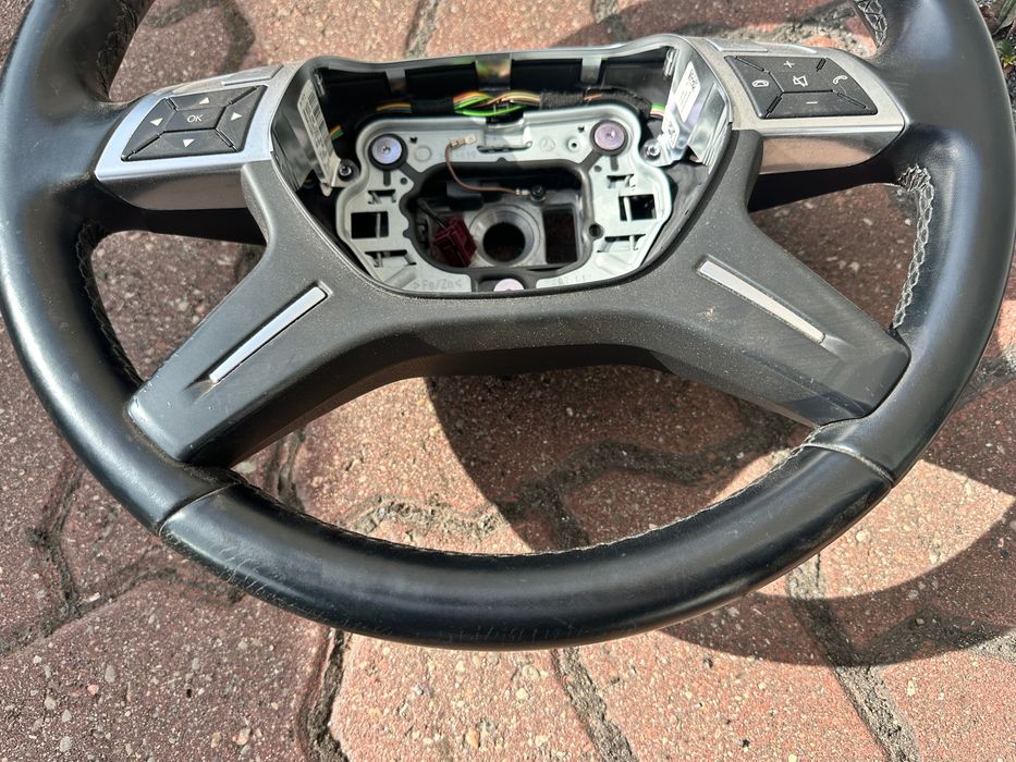 Mercedes C klasa W204 E klasa W212 LIFT kierownica 4 ramienna skórzana