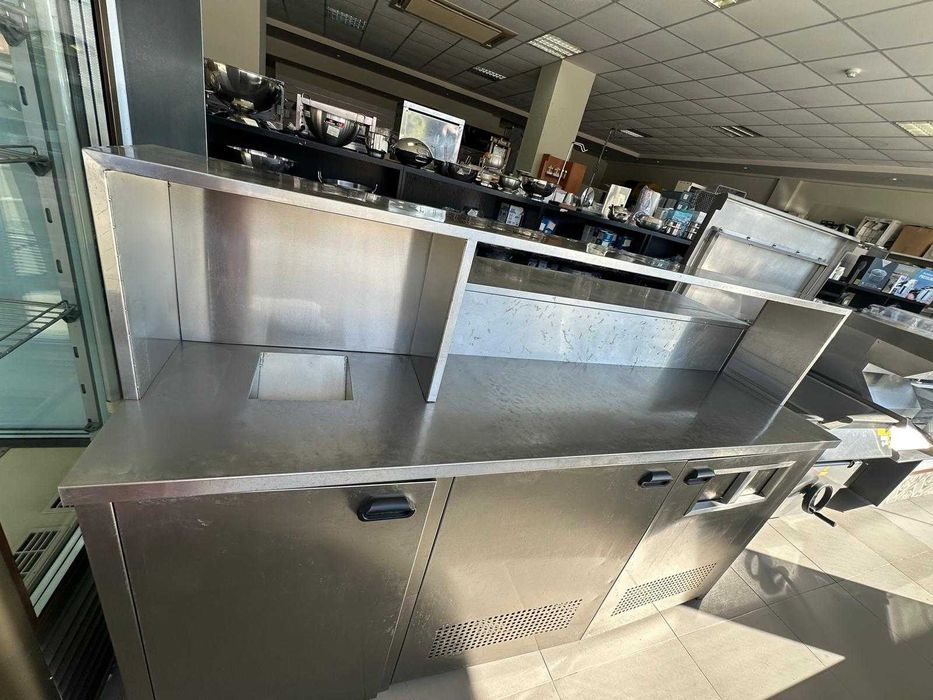 BALCÃO EM INOX COM ALÇADO E PORTAS – SISTEMA DE RECICLAGEM