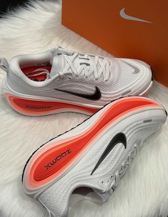 Nike_Vomero Plus White Fire Pink Hyper Crimson R.36