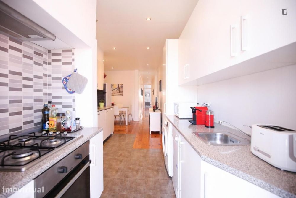 Quarto - localizado em Arroios Lisbon