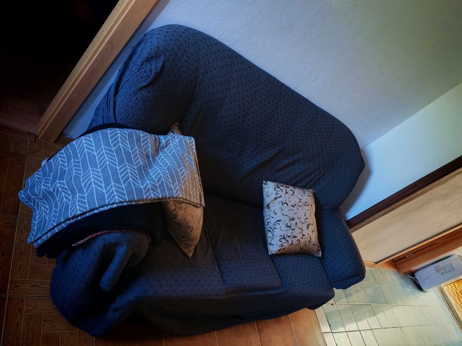 Sofá de 3 lugares convertível em cama + capa de proteção