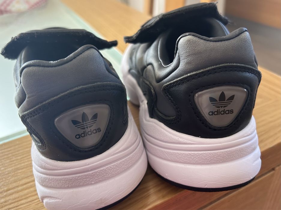 Ténis Adidas - 38 2/3