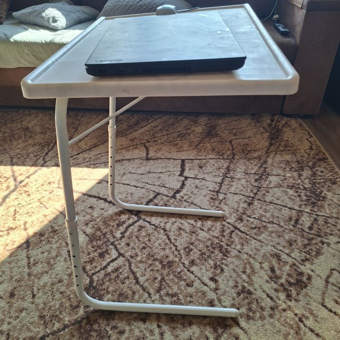 Stolik do łóżka, do jedzenia i  pracy. Regulowana wysokość i  kąt blat
