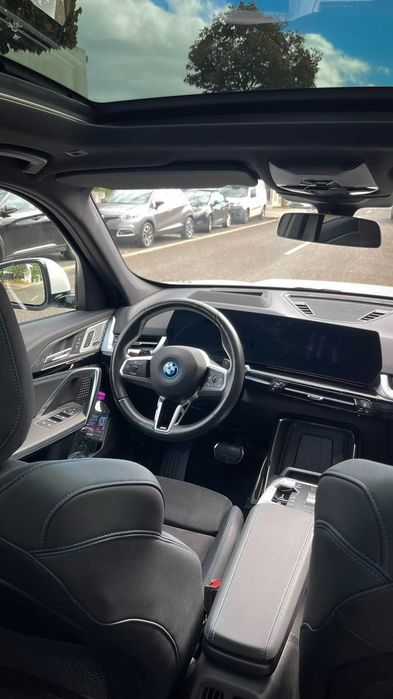 BMW X1 xDrive30e M Sport 326cv — configuração muito completa com Teto Panorâmico, HUD, Harman Kardon, Driving Assistant Professional