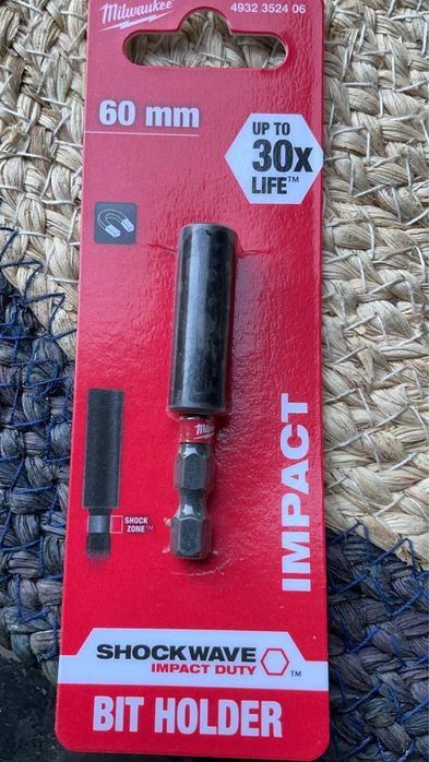 магнітний тримач біт Milwaukee SHOCKWAVE Impact Duty довжиною 60 мм.