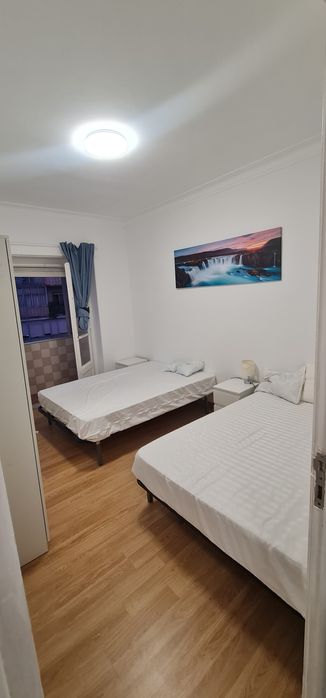 Arrendado  quartos para casal e quartos compartilhados.