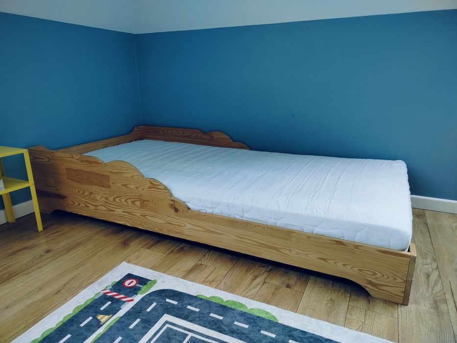 Łóżko dla dziecka  z materacem