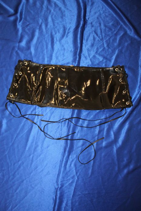 Лаковый блестящий пояс виниловый большого размера блестящий батал