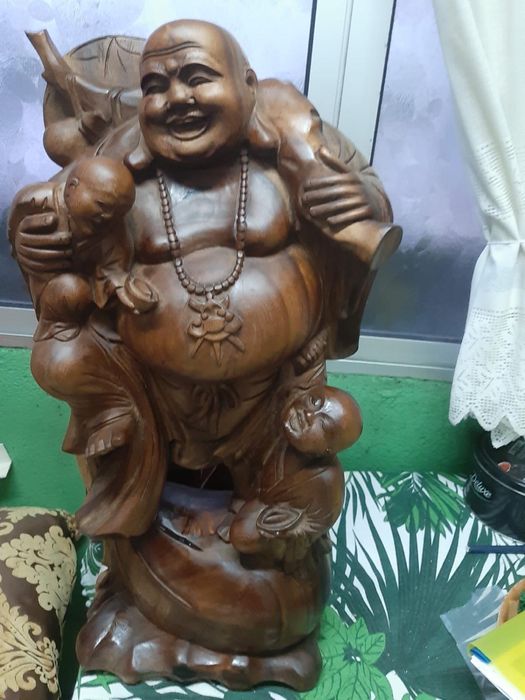 Peças de decoração africanas e asiáticas trabalhadas