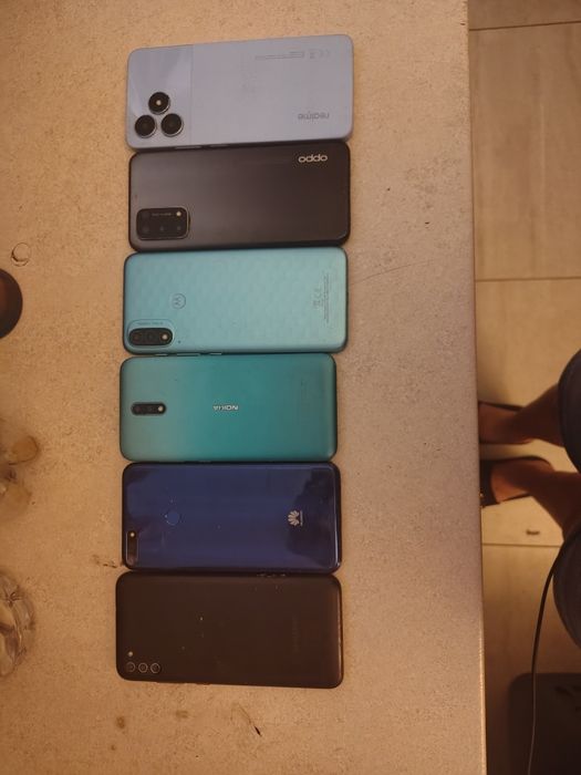Sprzedam 6 telefonów uszkodzone wyswietlacze