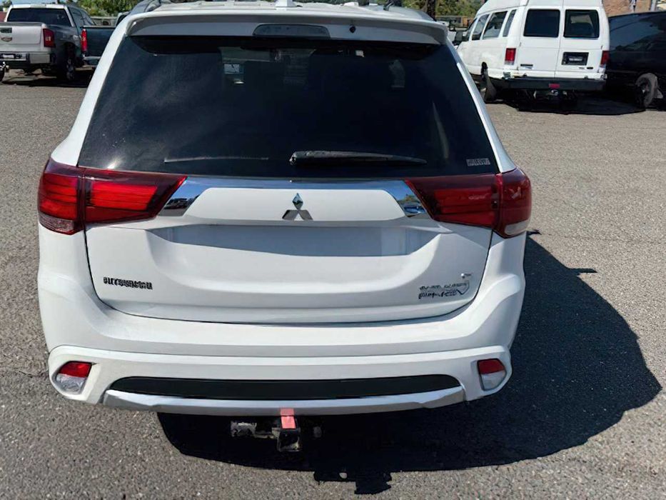 Mitsubishi Outlander PHEV GT      2018