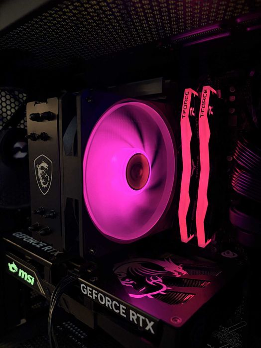 PC Gaming (RTX 5060, Ryzen 5 7600X, T-FORCE Delta RGB 2x16Gb 6000Mhz CL30, SSD CRUCIAL T700 1Tb) + monitor + colunas + light + webcam))