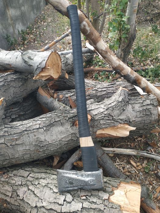 Станина швейной машины, чугунная.подставка под мангал.колун,дровокол