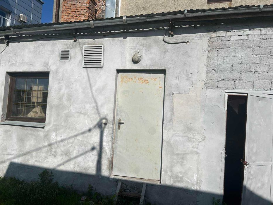Нежитлове приміщення, 484 м2, м. Луцьк, вул. Червоного Хреста, буд. 16