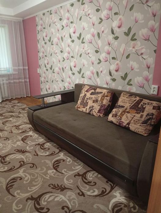 Здам 2-кімнатну квартиру (перший поверх, р-н АТБ, вул. Космонавтів).