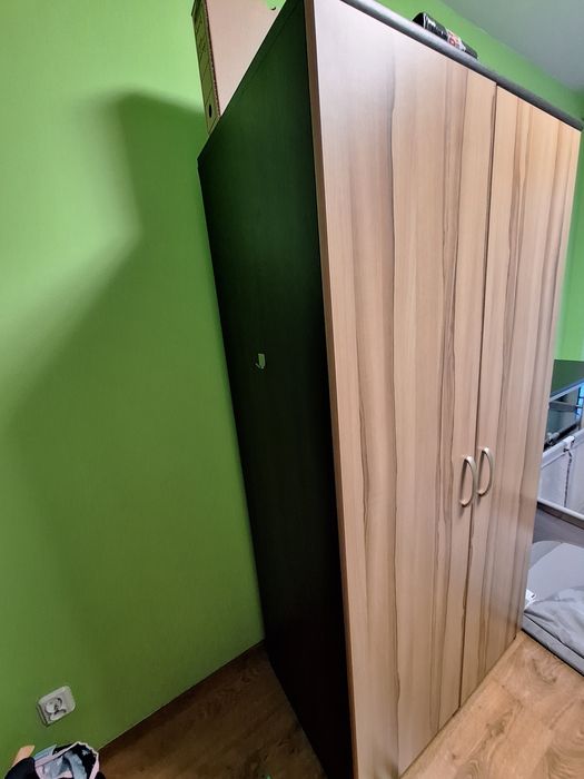 Sprzedam komodę z szafą z jednego zestawu.