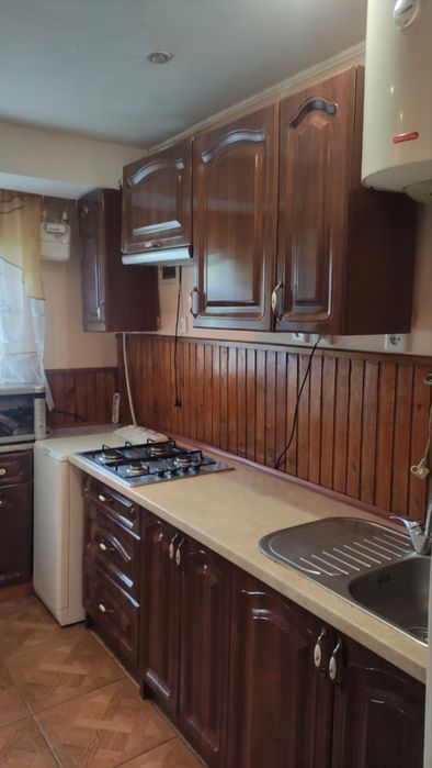Продаж будинку з сонячними батареями на 30 квт світла