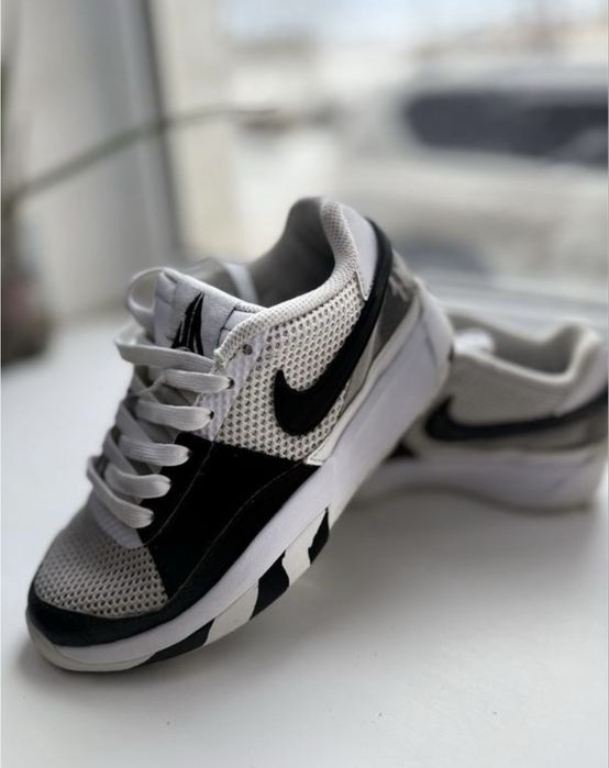 Кросівки для хлопчика nike, білі з чорним, довжина устілки 22.5 см