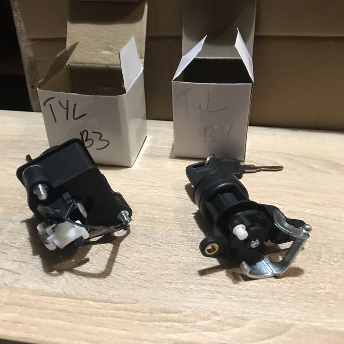 Пассат б4 Б3 кнопка багажніка Passat B3