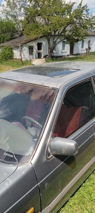 Автомобіль МАЗДА 929.