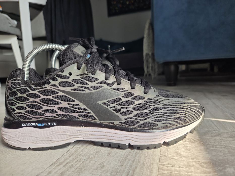 Diadora Mythos Blushield Fly 2